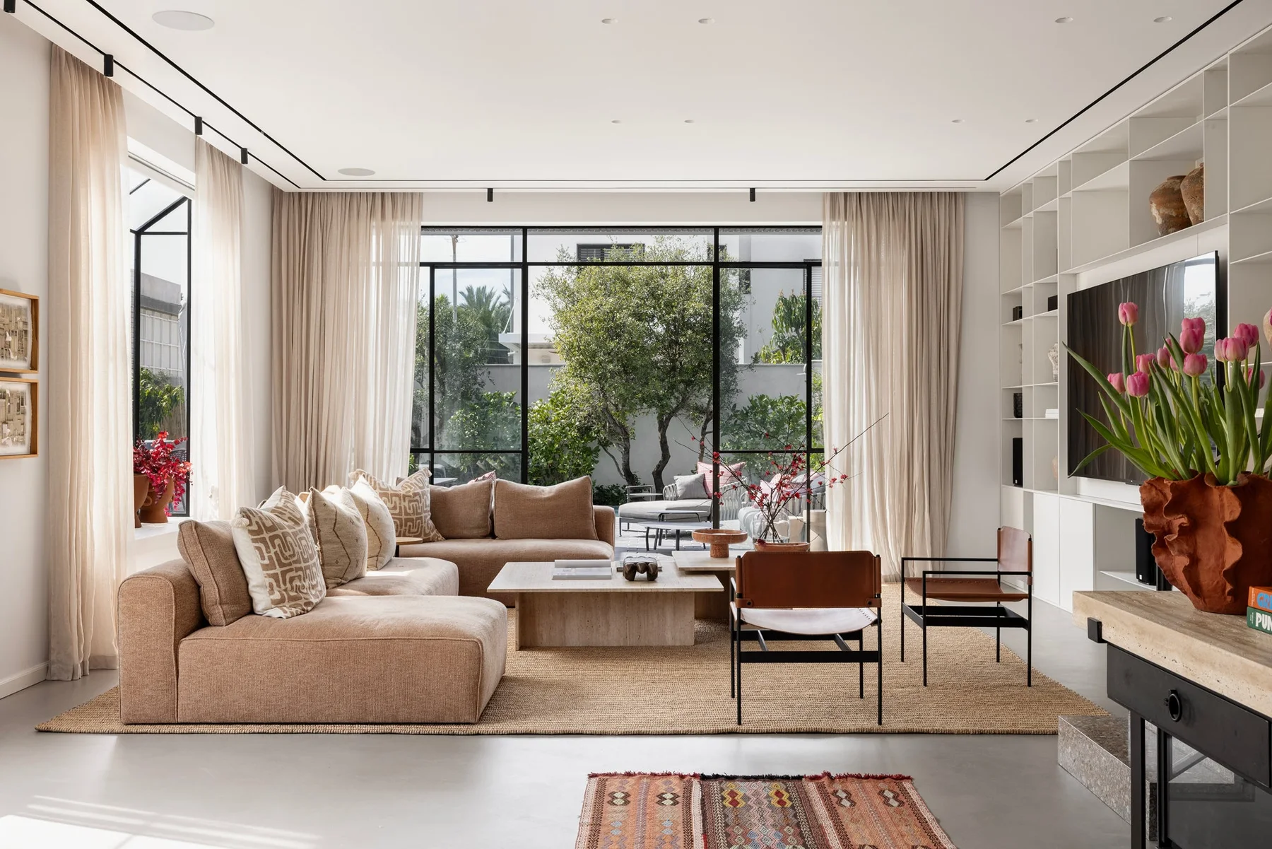Fixed Windows, Private residence